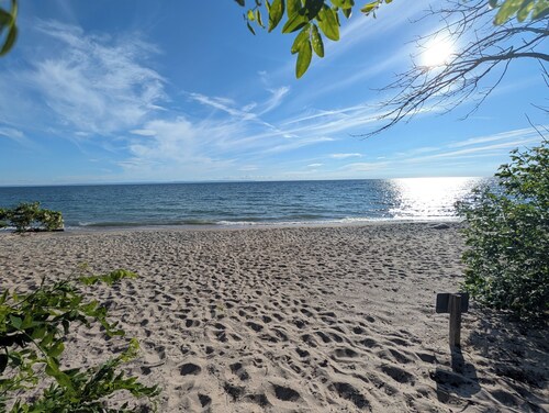 Beachfront Estate Perfect For Large Families In The Heart Of Balm Beach