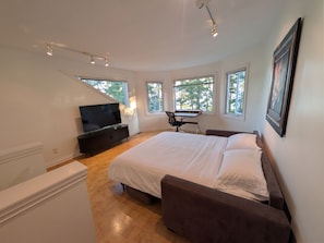 Room - Beachfront Estate Perfect For Large Families In The Heart Of Balm Beach (Tiny)
