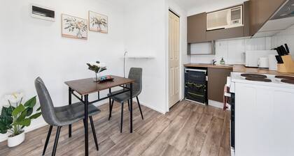 Private 1BR Granny Flat | 5 Mins to St Marys CBD