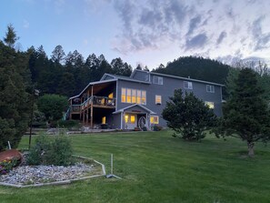 Exterior - Country retreat with room for everyone! Sleeps up to 20 - great outdoor spaces (Whitehall)