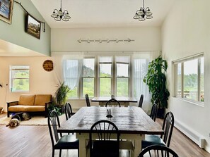 Dining - Country retreat with room for everyone! Sleeps up to 20 - great outdoor spaces (Whitehall)