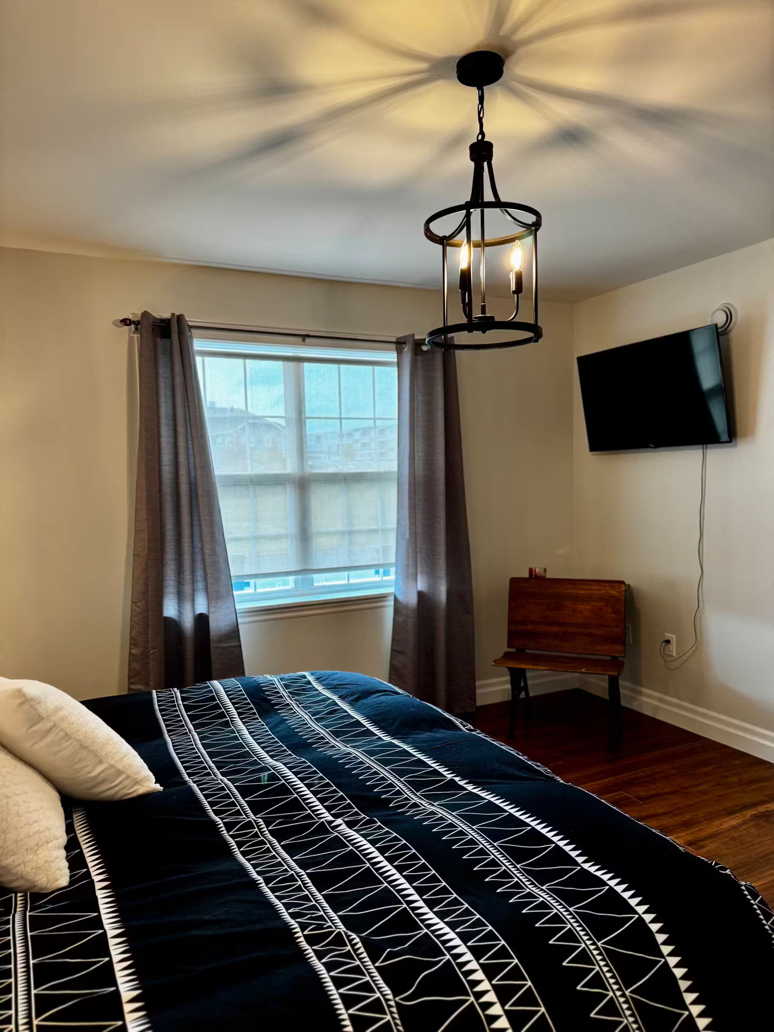 3 bedrooms, desk, iron/ironing board, free WiFi