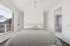 Room - Snowy Lake Haven - 3 Bedroom House (East Jindabyne)