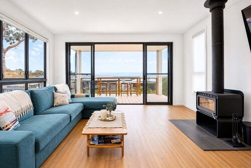 Snowy Lake Haven - 3 Bedroom House