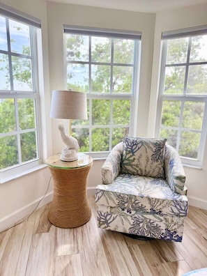 Living area - Coastal Retreat, Pool, Marina, Ocean View, FL Keys (Tavernier)