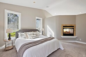 4 bedrooms, iron/ironing board, free WiFi, bed sheets - Spacious 4BR country retreat nestled in redwoods and apple orchard (Occidental)