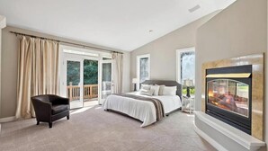 Room - Spacious 4BR country retreat nestled in redwoods and apple orchard (Occidental)