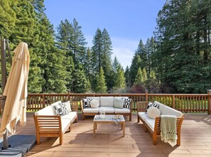 Property grounds - Spacious 4BR country retreat nestled in redwoods and apple orchard (Occidental)