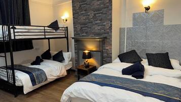 5 bedrooms, iron/ironing board, internet, bed sheets