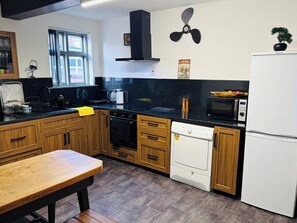 Private kitchen - The Pub House Inn - Timeless Charm (Leicester)