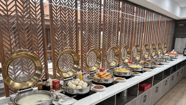 Free daily local cuisine breakfast  - The Lake Tai Inn (Huzhou)