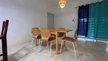 Villa, 1 Bedroom, Smoking, Patio | Dining room