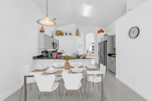 Beautiful 4bdr With Private Pool Gated Community