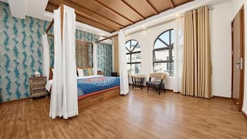 Blackout curtains, iron/ironing board, free WiFi