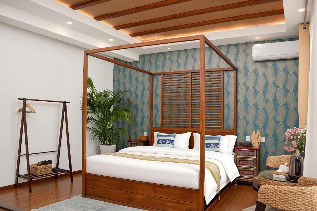Blackout drapes, iron/ironing board, free WiFi