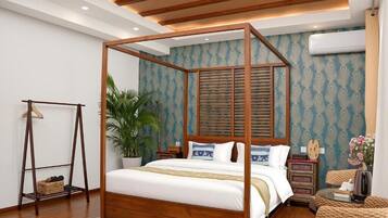 Blackout drapes, iron/ironing board, free WiFi