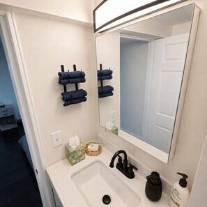 Hair dryer, towels, soap, shampoo - Private 2BR Retreat • AC, Parking & Family-Friendly Yard (Worcester)