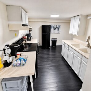 Fridge, microwave, oven, stovetop - Private 2BR Retreat • AC, Parking & Family-Friendly Yard (Worcester)
