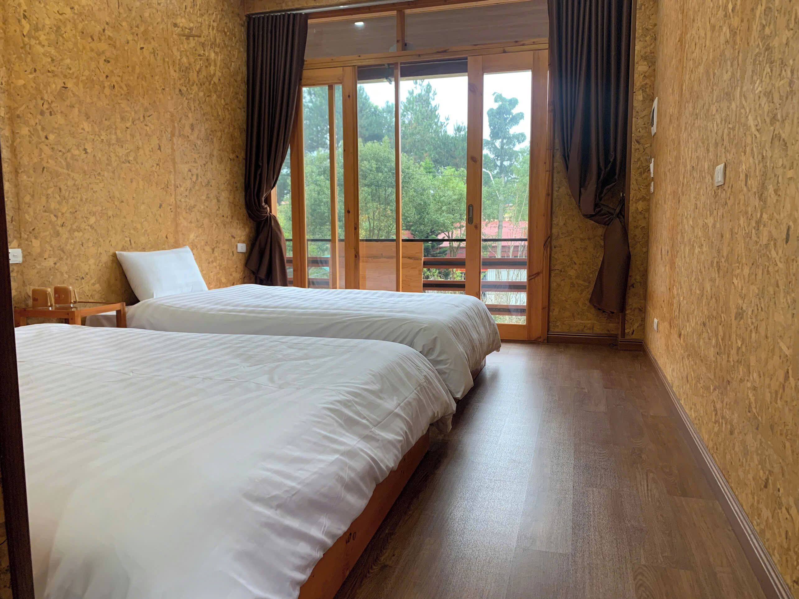 Executive bungalow, uitzicht op binnenplaats | Een bureau, een laptopwerkplek, gratis wifi