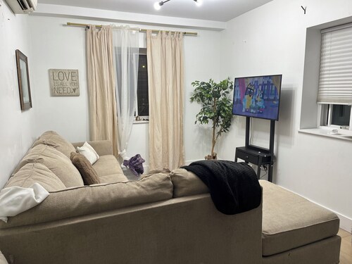 Enjoyable 1-bedroom apartment with AC 
WiFi in charming Corona.
