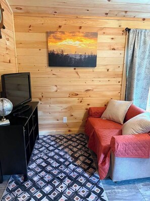Living area - Jungo Cabin #2 in Gouldsboro (Gouldsboro)