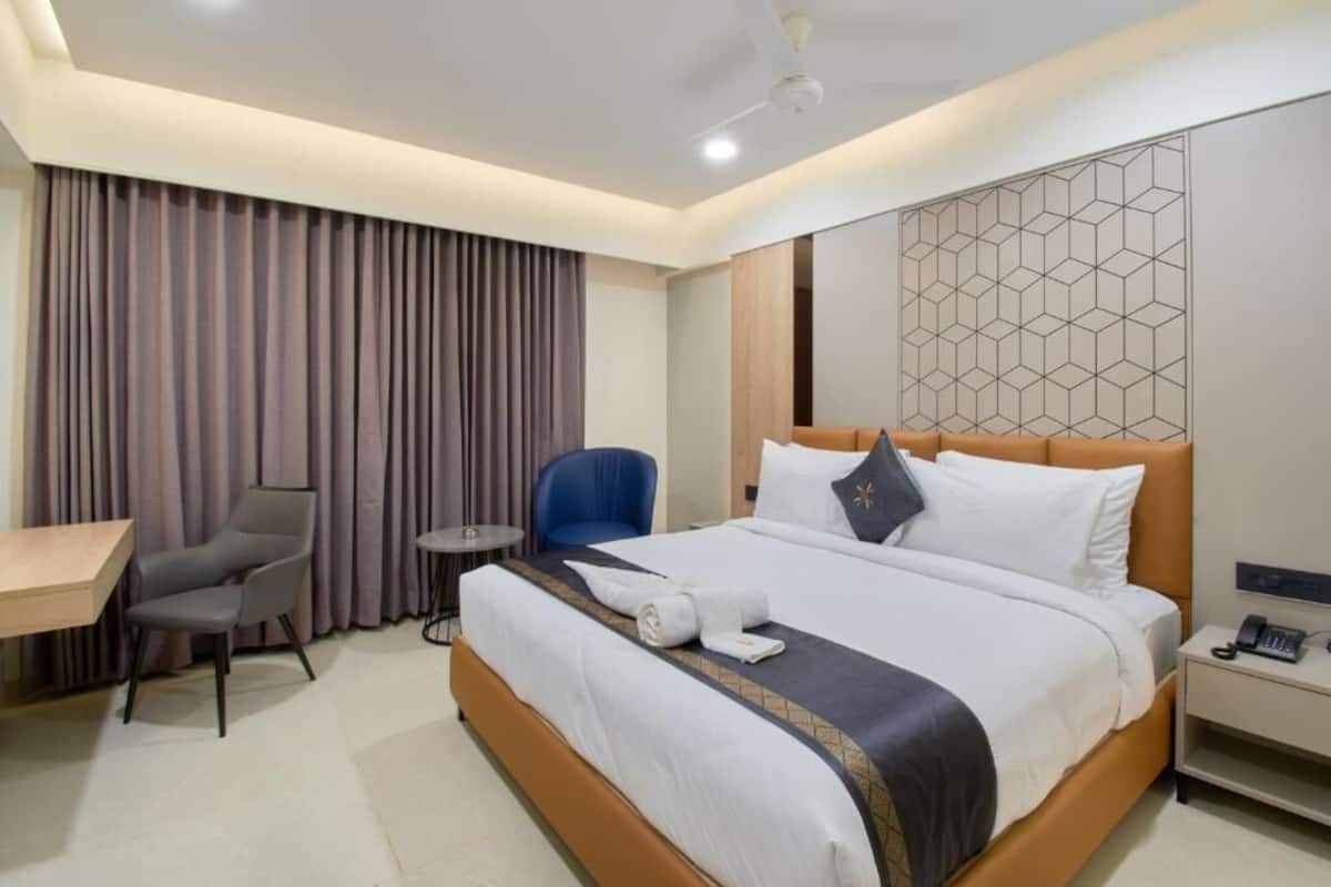 Habitación doble, 1 cama de matrimonio grande | Escritorio, espacio para trabajar con un portátil, cortinas opacas