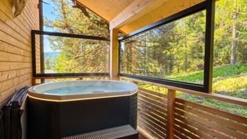 Indoor spa tub