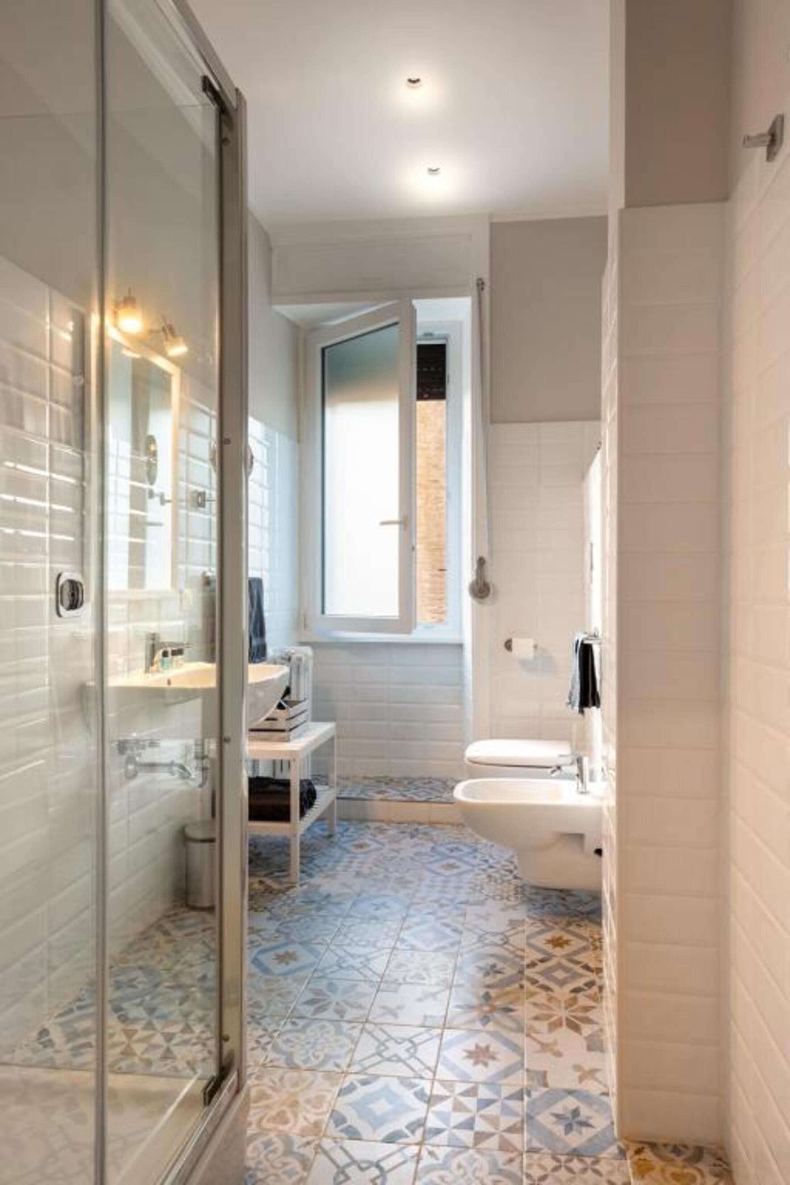 Deluxe Apartment, 4 Bedrooms, City View | Bathroom