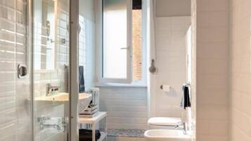 Appartement Deluxe, 4 chambres, vue ville | Salle de bain