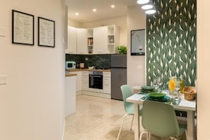 Deluxe-Apartment, 4 Schlafzimmer, Stadtblick | Eigene Küche