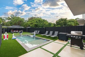 A backyard with a pool, a barbecue grill, and a tennis net. - Tokyo Retreat Luxury Pool Villa Grill Near Beach (Miami)