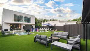 Unclassified image, 3 of 43, button - Tokyo Retreat Luxury Pool Villa Grill Near Beach (Miami)