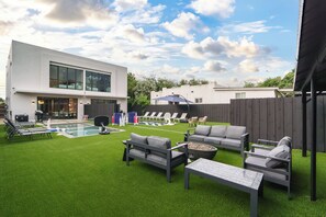 Terrace/patio - Tokyo Retreat Luxury Pool Villa Grill Near Beach (Miami)