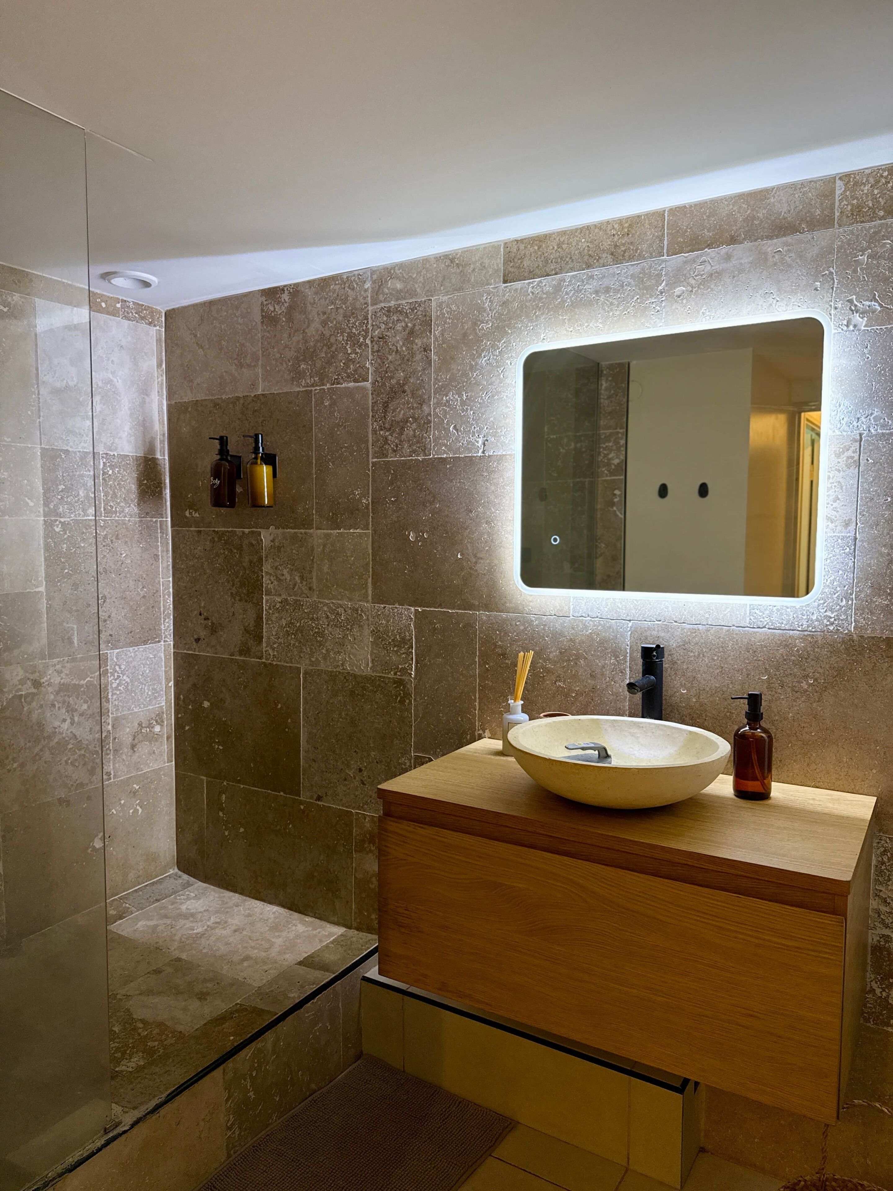 Dusche, Seife, Toilettenpapier