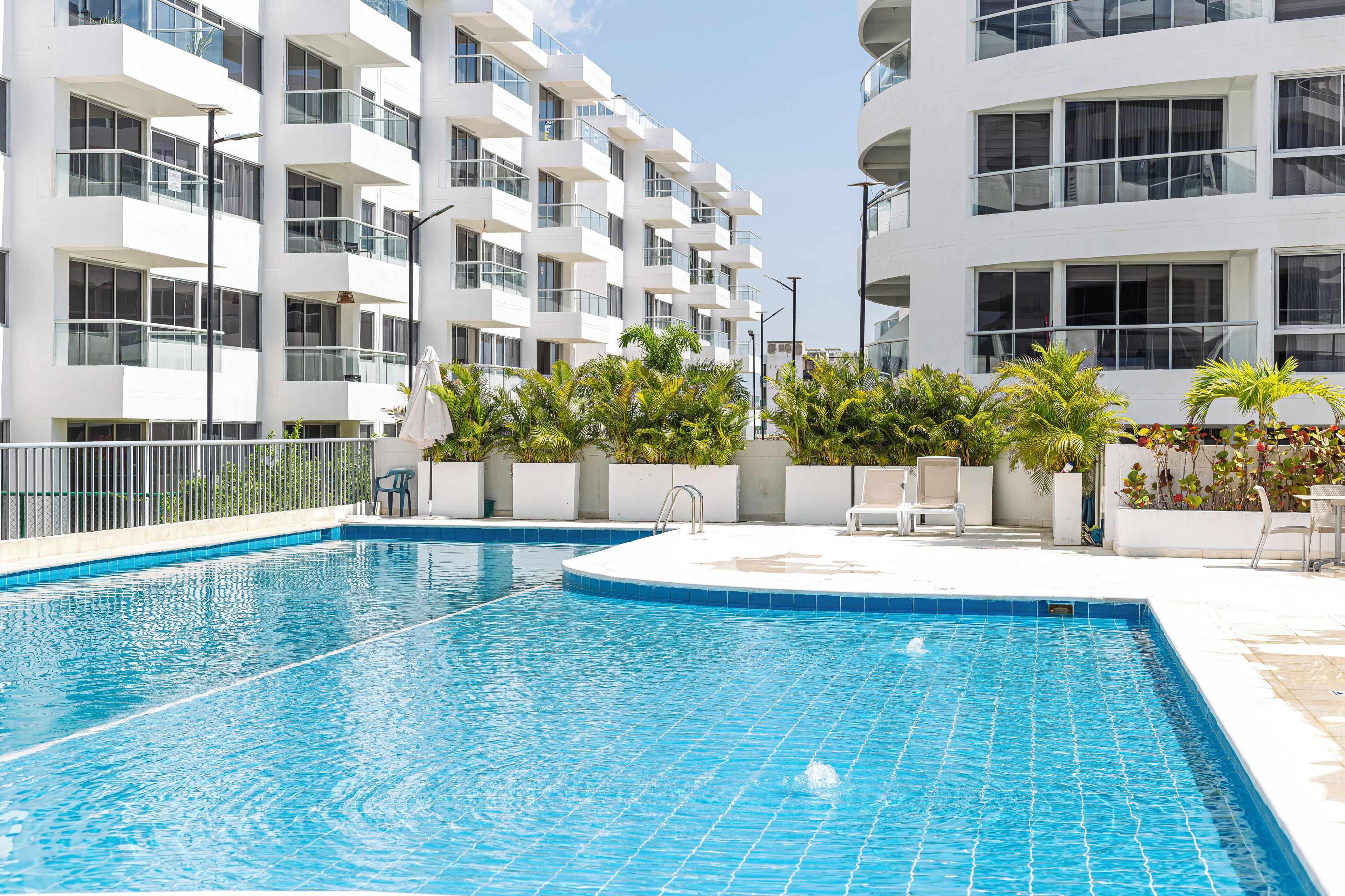 2 outdoor pools