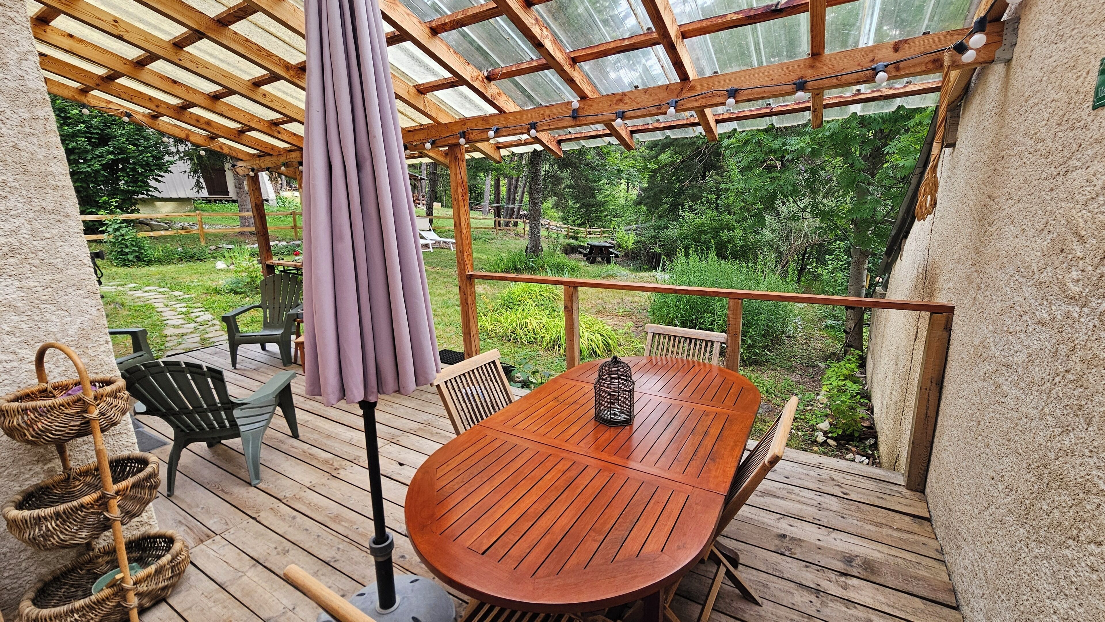 Outdoor dining
