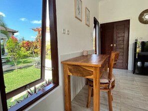 Outdoor dining - Cozy 1-bedroom bungalow in amazing Ubud with AC (Ubud)