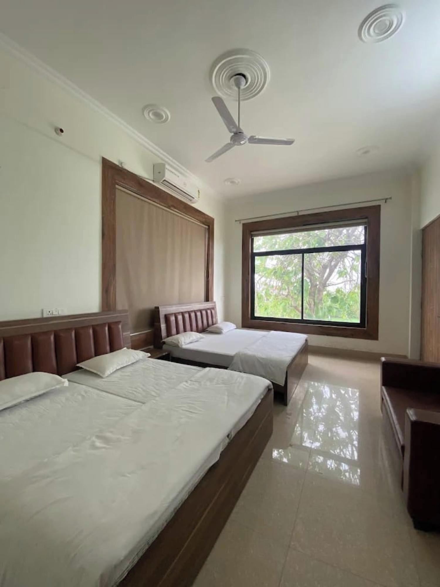 Comfort Quadruple Room, Garden View | Desk, free WiFi
