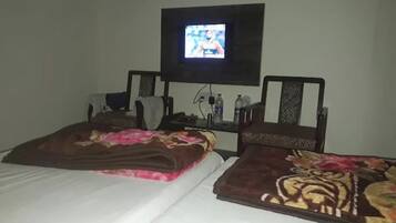 Quadrupla Comfort, vista giardino | Una scrivania, Wi-Fi gratuito
