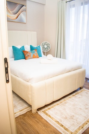 1 bedroom, iron/ironing board, WiFi, bed sheets - Modern 1BR/studio at Wilma Towers,Kilimani near Yaya Center and CJ’s (Nairobi)