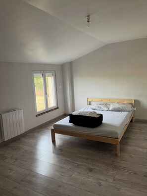 Room - Vrbo Property (Orée d'Anjou)