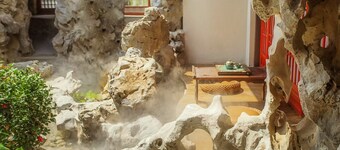 Yanboli Classical Garden & Hot Spring