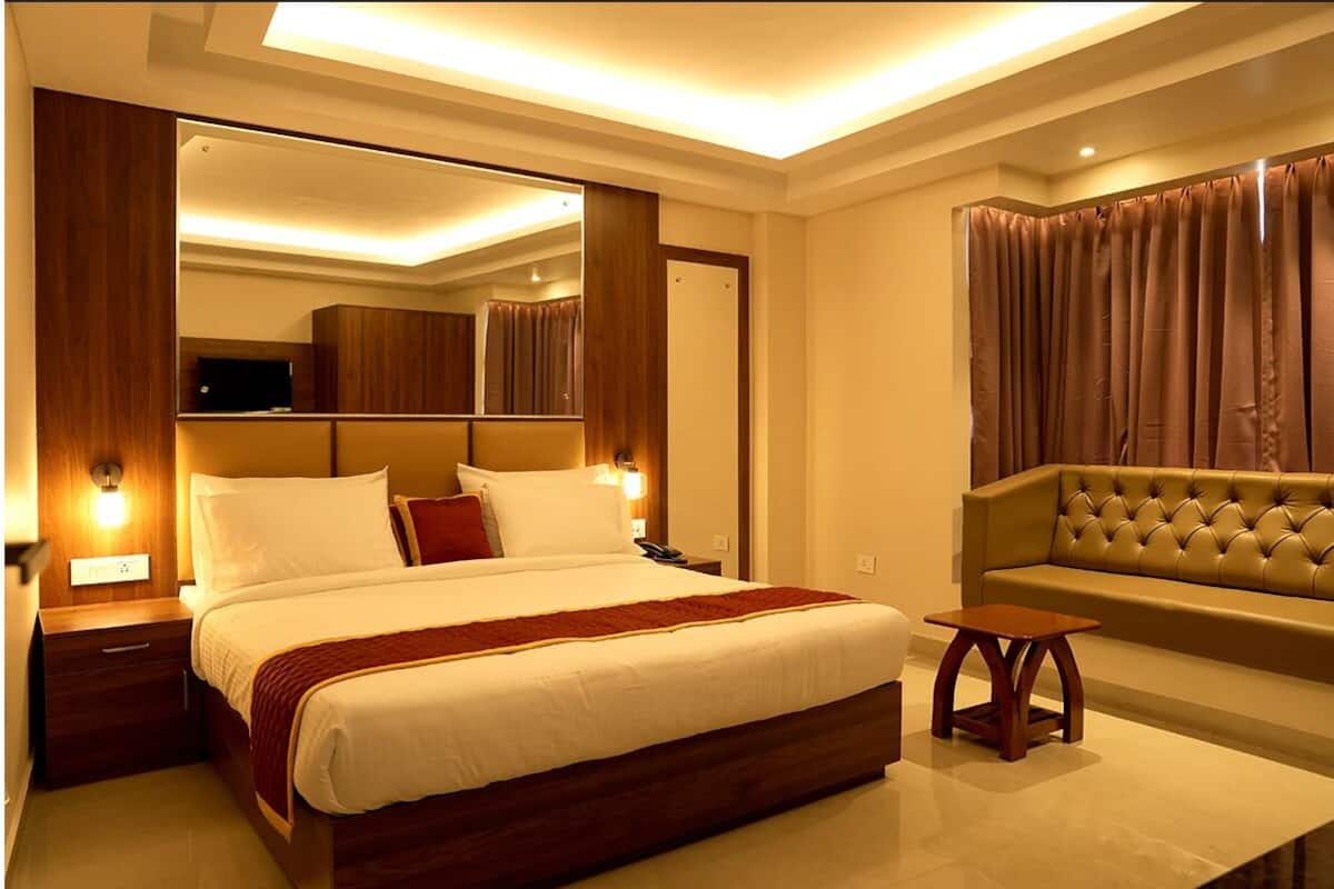 Premium Suite | In-room safe, WiFi (free)