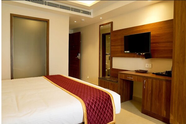 Deluxe Double Room | In-room safe, WiFi (free)