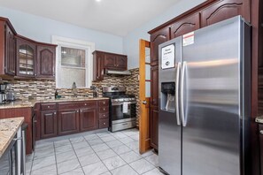 Coffee/tea maker, fridge, microwave, oven