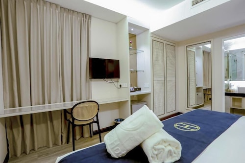 THE HOST HOTEL