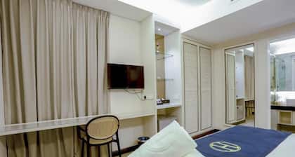 THE HOST HOTEL