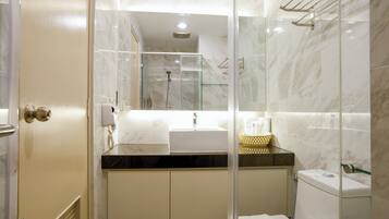 Apartment, Stadtblick | Badezimmer