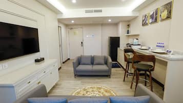Apartment, City View | Living area