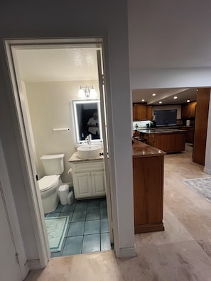 Shower, hair dryer, towels, soap - 
Beautiful 3BR Townhouse in Gated Seaside Village HB – Walk to the Beach & Pier (Huntington Beach)
